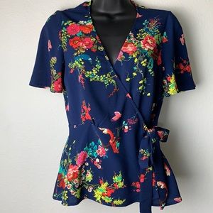 💥3 FOR $12 floral print wrap blouse
